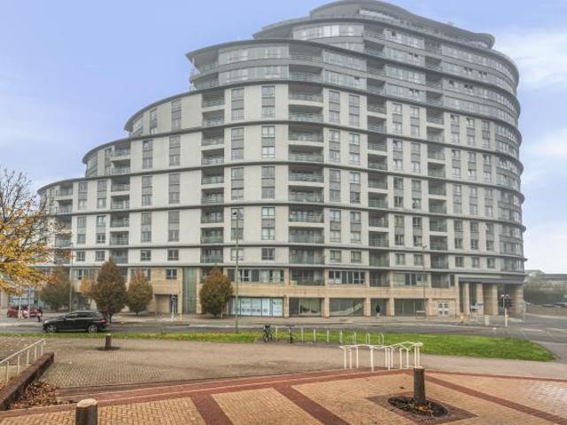 Flat for sale in Horsell, Woking
