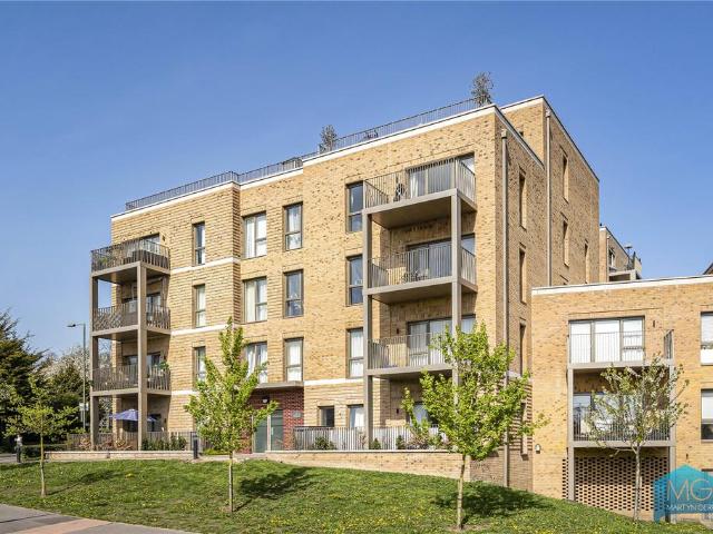 Flat for sale in West Finchley, Isle Of Man