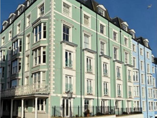 Flat for sale in Tenby, Wales