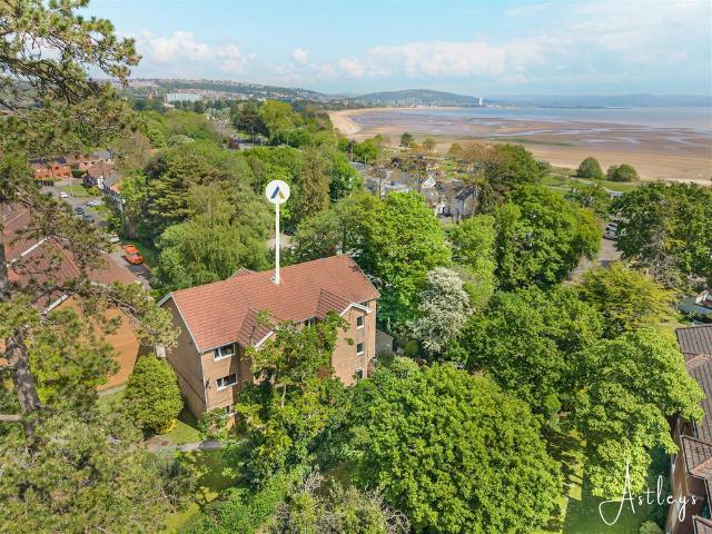 Flat for sale in Blackpill, Nangreaves