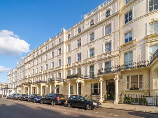 Flat for sale in Bayswater, Greater London