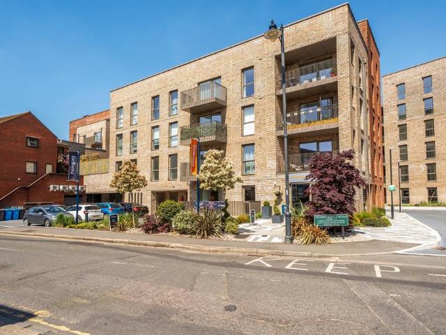 Flat for sale in Fishery, Maidenhead