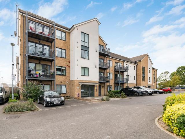 Flat for sale in London Borough of Croydon, South Norwood