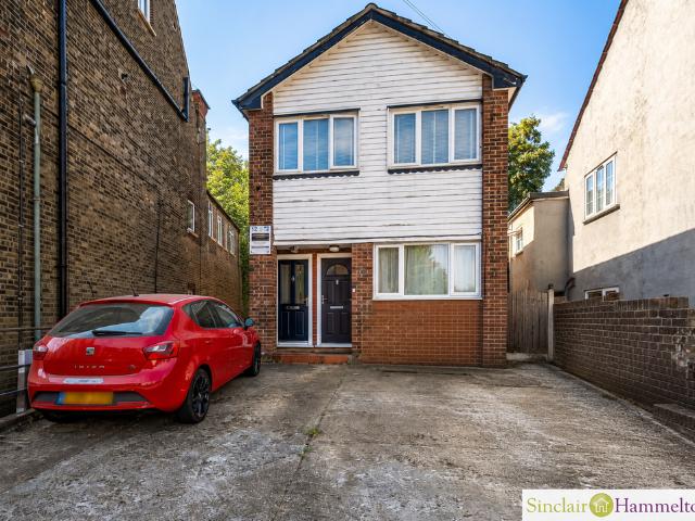Flat for sale in London Borough of Bromley, Greater London