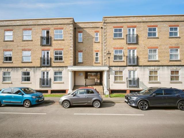 Flat for sale in Dickens Heath, Solihull