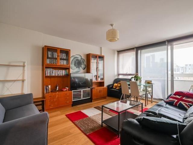 Flat for sale in Isle Of Dogs, Isle Of Man