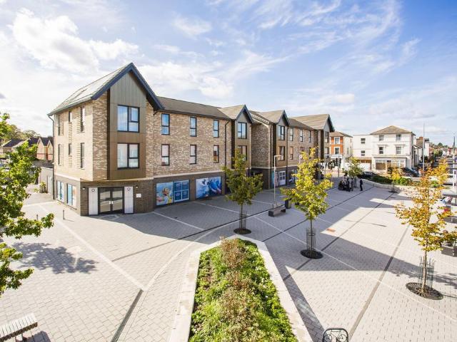 Flat for sale in Southborough, Sandown Park
