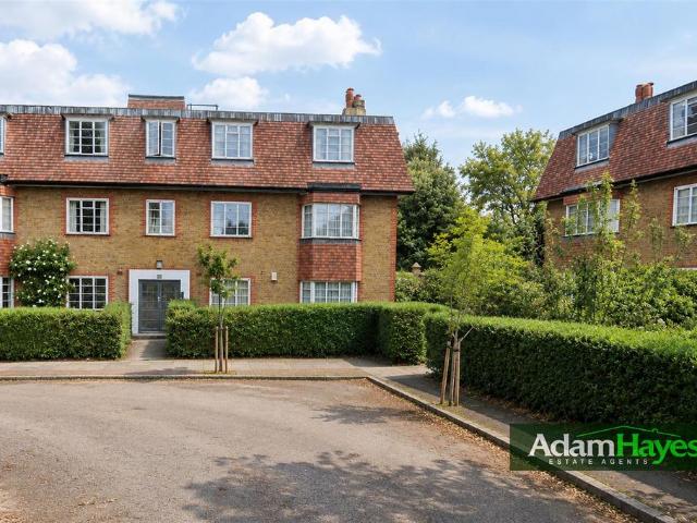 Flat for sale in Finchley, Greater London