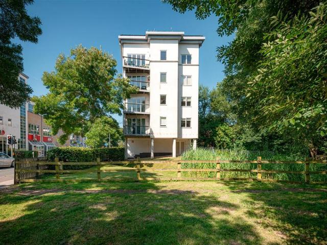 Flat for sale in Buckinghamshire