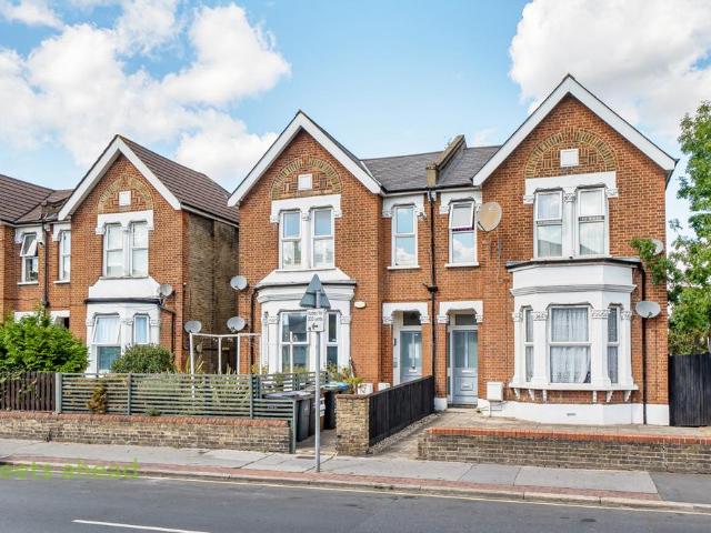 Flat for sale in London Borough of Croydon, Greater London