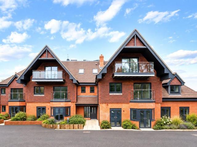Flat for sale in Limpsfield, Tandridge