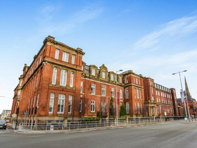 Flat for sale in Blackfriars, Salford