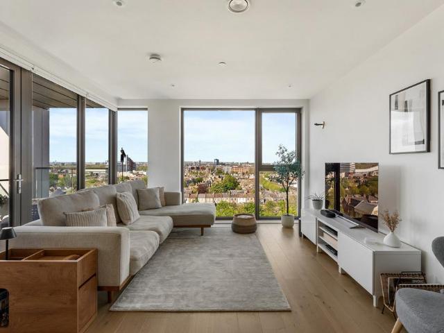 Flat for sale in Putney, Greater London