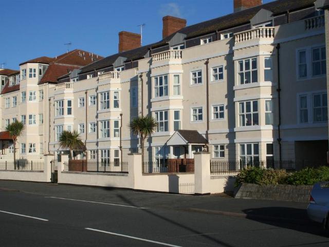 Flat for sale in Llandudno, Wales