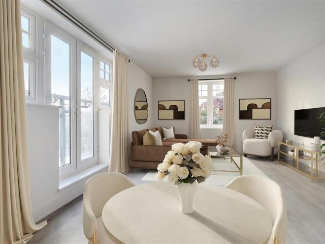 Flat for sale in Arundel, Clapham