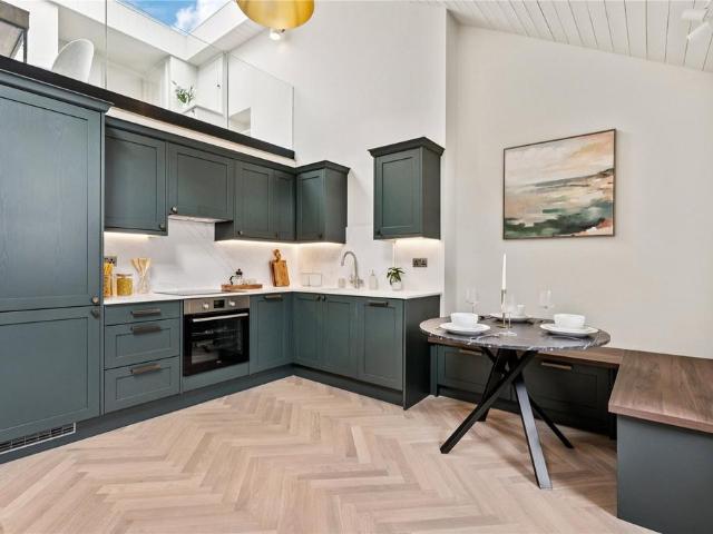 Flat for sale in Putney, Greater London