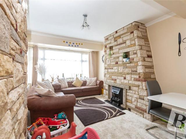 Flat for sale in Dagenham, Becontree Heath