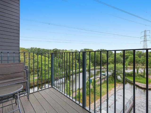 Flat for sale in Broxbourne, Hertfordshire