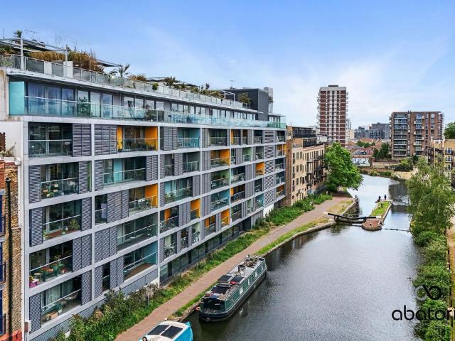 Flat for sale in Mile End, Greater London