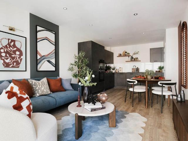 Flat for sale in Old Ford, Bow