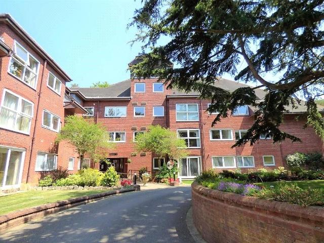 Flat for sale in Canford Cliffs, Poole