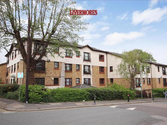 Flat for sale in Monks Orchard, Kent