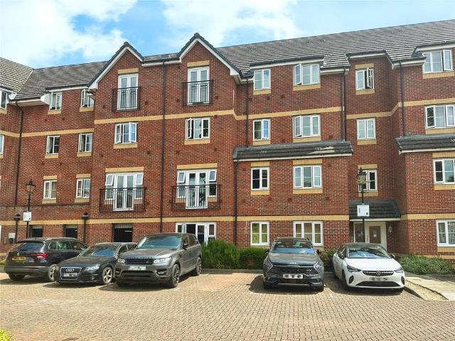 Flat for sale in Slough