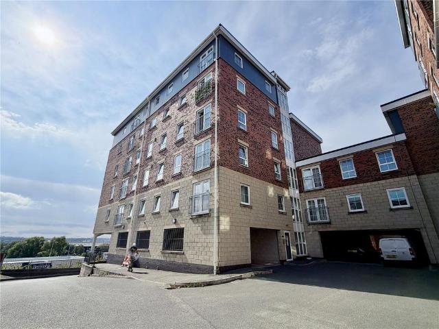 Flat for sale in Calderstones