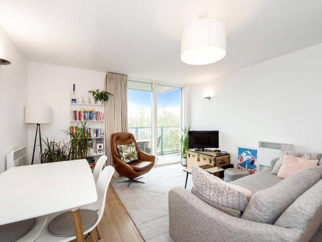 Flat for sale in Hornsey, Greater London