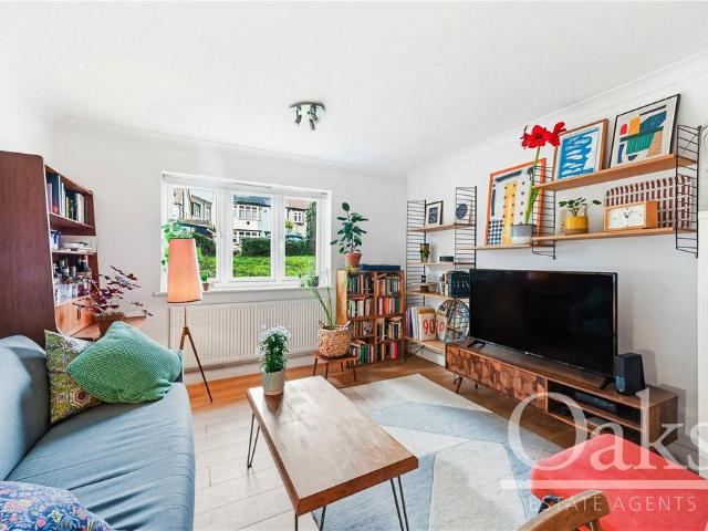 Flat for sale in London Borough of Croydon, South Norwood