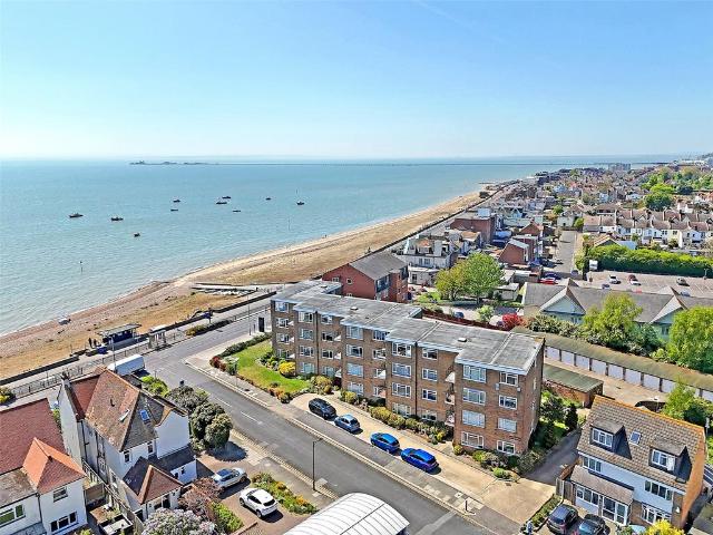 Flat for sale in Kursaal Estate, Alton Barnes