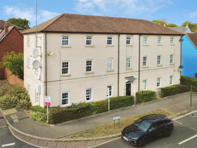 Flat for sale in Chelmer Village, Chelmsford