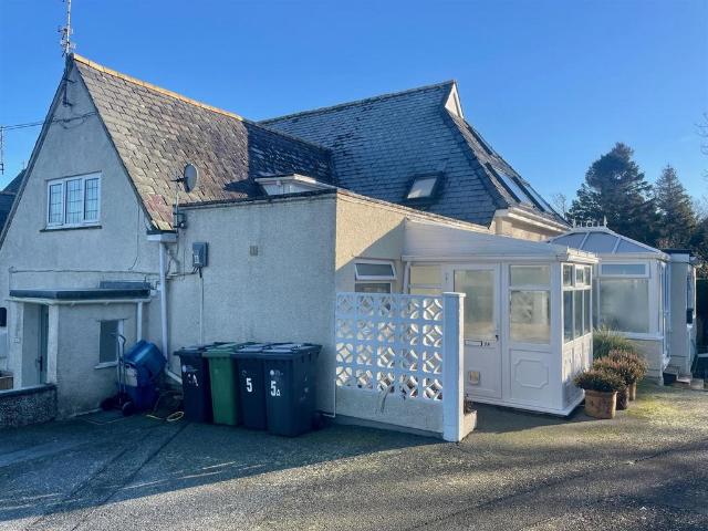 Flat for sale in Wern y Wylan, Llaniestyn