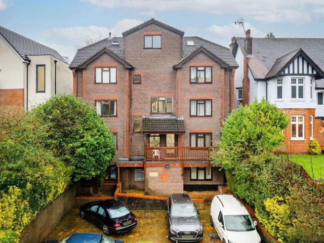 Flat for sale in Hillview, Surrey