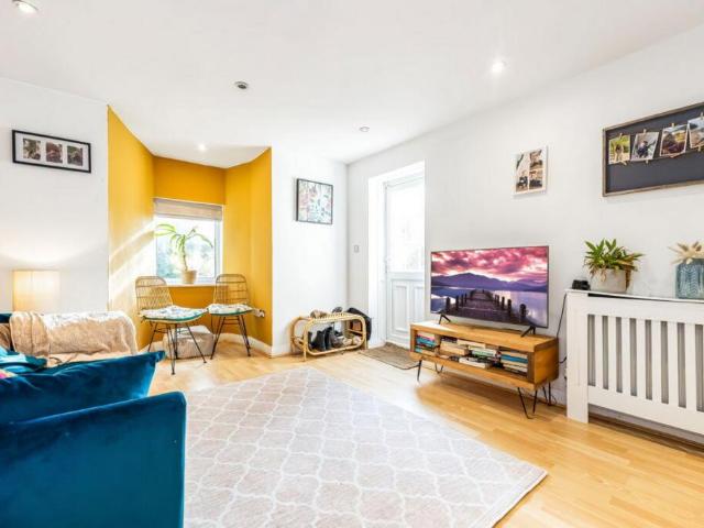 Flat for sale in Georgia, Greater Manchester