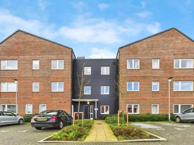 Flat for sale in Fretherne, Hertfordshire