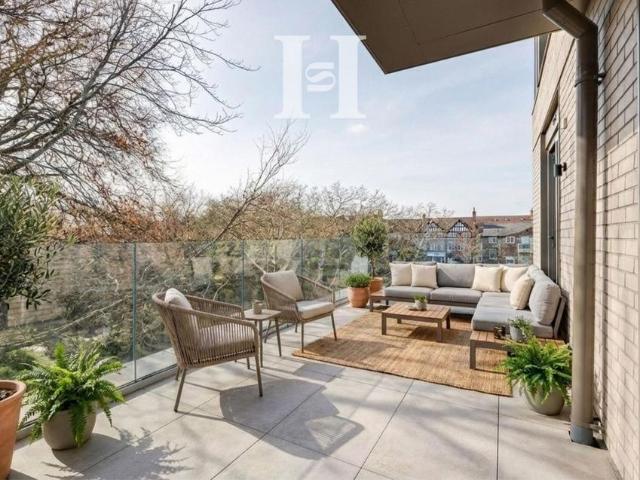 Flat for sale in Grange, West Kirby