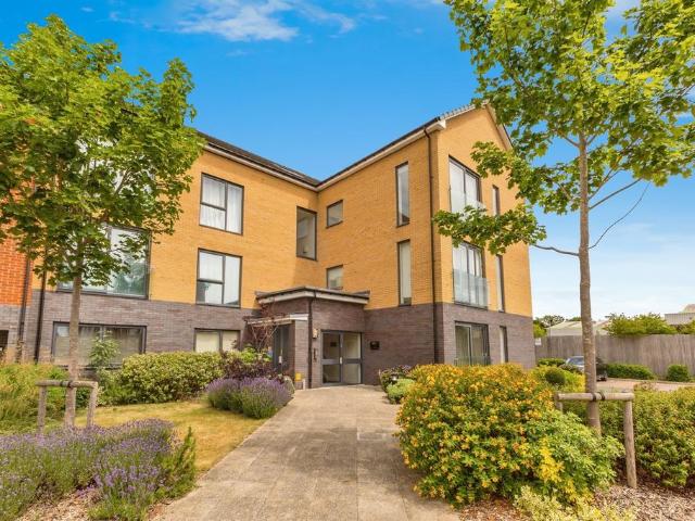 Flat for sale in Whitley, Reading