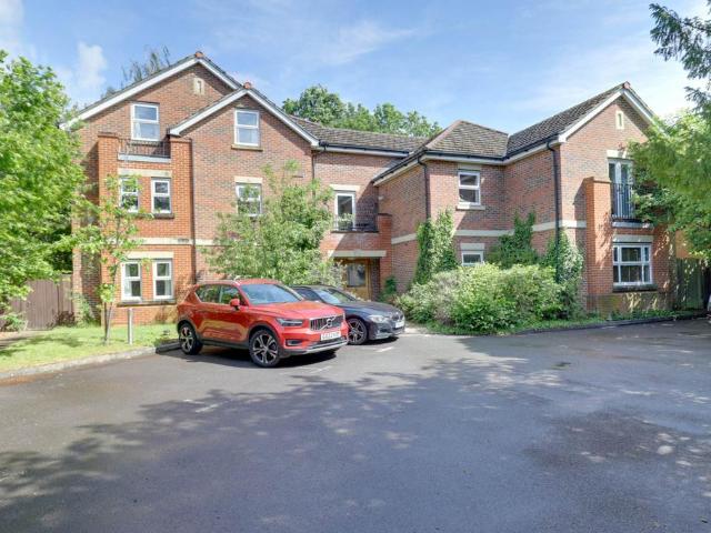 Flat for sale in Reading