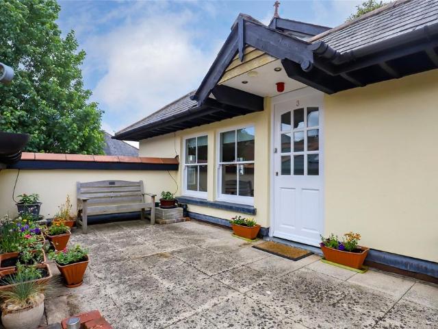 Flat for sale in St Albans, Five Acres