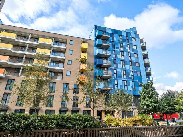 Flat for sale in London Borough of Lewisham, Deptford