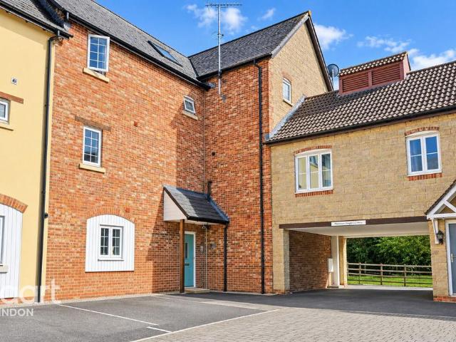 Flat for sale in Haydon End, Abbey Mead