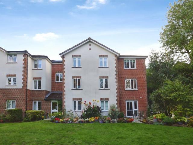 Flat for sale in The Galleries, Brentwood
