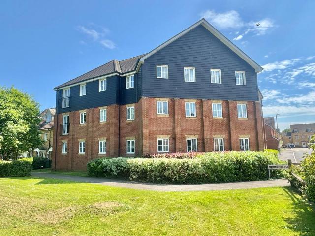 Flat for sale in Folkestone, Densole