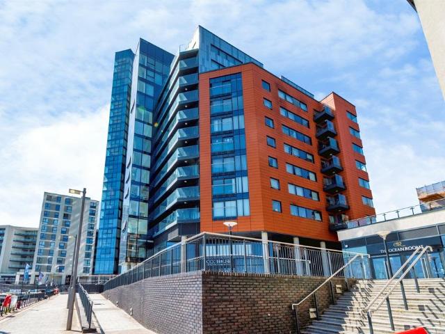 Flat for sale in Ocean Village, Southampton