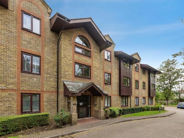 Flat for sale in Red Hill, Surrey