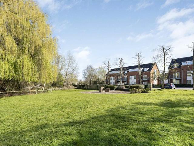 Flat for sale in The Slade, Oxfordshire