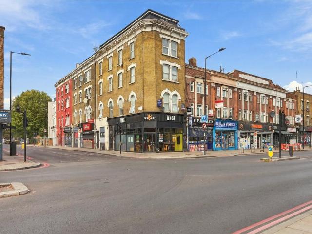 Flat for sale in Lower Clapton, Greater London