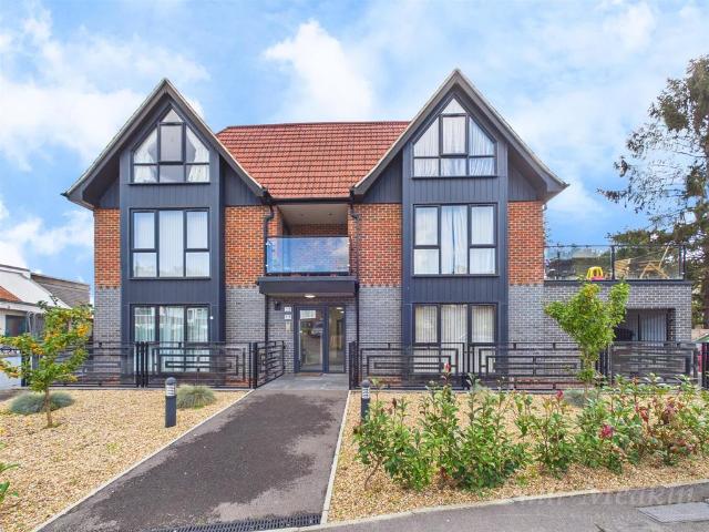 Flat for sale in Selsdon, Greater London