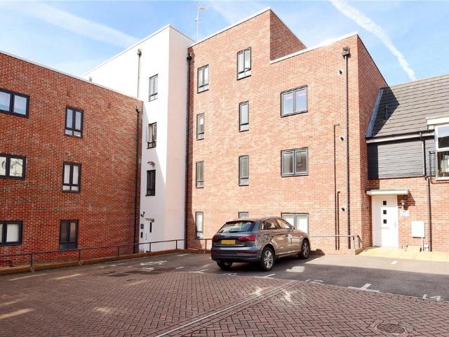 Flat for sale in Priest Down, Hampshire